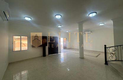 مجمع سكني - 5 غرف نوم - 5 حمامات للايجار في فلل عين خالد - عين خالد - الدوحة
