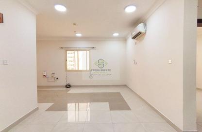 Apartment - 1 - 1 for rent in Umm Ghwailina Comm - Umm Ghuwalina - Umm Ghuwailina - Doha