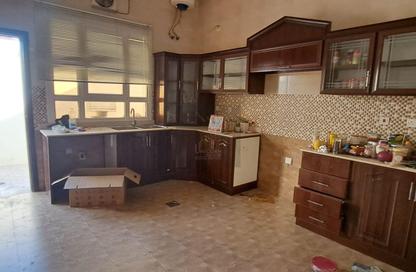Compound - 5 Bedrooms - 6 Bathrooms for rent in Al Kheesa - Al Kheesa - Umm Salal Mohammed