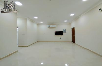 Apartment - 2 Bedrooms - 3 Bathrooms for rent in Al Nasr Street - Al Nasr - Doha