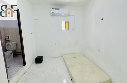 Apartment - Studio - 1 Bathroom for rent in Muntazah 7 - Al Muntazah - Doha