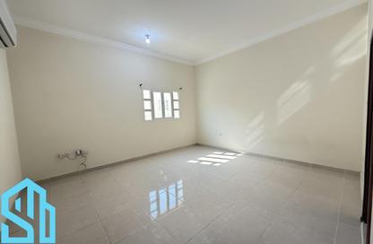 Apartment - Studio - 1 Bathroom for rent in Souk Al gharaffa - Al Gharrafa - Doha