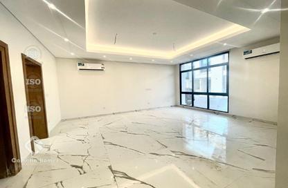 مجمع سكني - 5 غرف نوم - 5 حمامات للايجار في شارع العزيزة - العزيزية - الدوحة