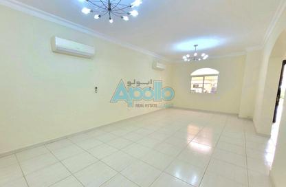 Villa - 5 - 4 for rent in Wholesale Market Street - Abu Hamour - Doha