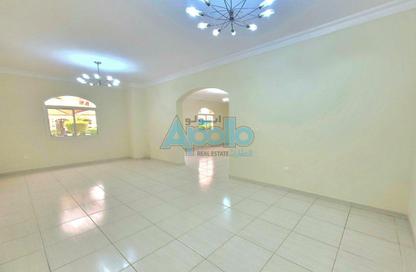 Villa - 5 - 4 for rent in Wholesale Market Street - Abu Hamour - Doha
