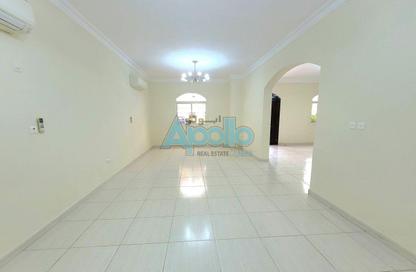 Villa - 5 - 4 for rent in Wholesale Market Street - Abu Hamour - Doha