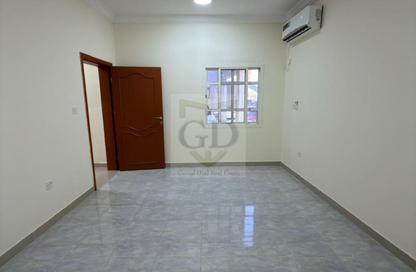 Apartment - 2 Bedrooms - 2 Bathrooms for rent in Bin Omran - Fereej Bin Omran - Doha