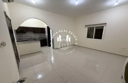 فيلا - 1 حمام للايجار في شارع ام السنيم - عين خالد - الدوحة