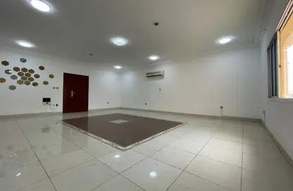 Apartment - 3 Bedrooms - 2 Bathrooms for rent in Tadmur Street - Old Airport Road - Doha