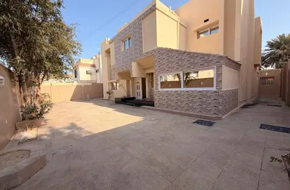 فيلا - 6 غرف نوم - 6 حمامات للايجار في شارع النعيجة - غرب الهلال - الهلال - الدوحة