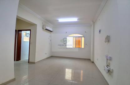 Apartment - 3 Bedrooms - 3 Bathrooms for rent in Al Mansoura - Al Mansoura - Doha