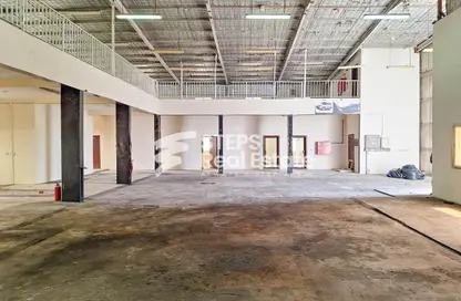 Warehouse - Studio - 3 Bathrooms for rent in Industrial Area 4 - Industrial Area - Industrial Area - Doha