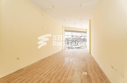 Shop - Studio - 1 Bathroom for rent in Umm Salal Mahammad - Umm Salal City - Doha
