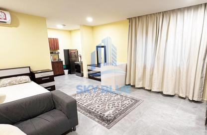 Penthouse - Studio - 1 Bathroom for rent in Al Duhail - Al Duhail - Doha