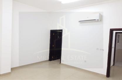 Apartment - 1 Bedroom - 1 Bathroom for rent in Salaja Street - Doha Al Jadeed - Doha