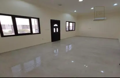 مجمع سكني - 5 غرف نوم - 5 حمامات للبيع في أم صلال علي - أم صلال على - الدوحة