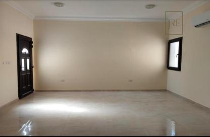 مجمع سكني - 5 غرف نوم - 5 حمامات للبيع في أم صلال علي - أم صلال على - الدوحة