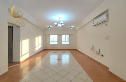 Apartment - 3 Bedrooms - 3 Bathrooms for rent in Umm Ghwailina Comm - Umm Ghuwalina - Umm Ghuwailina - Doha