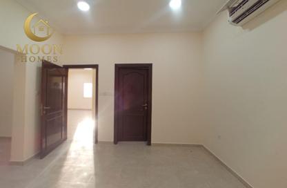 Apartment - 2 Bedrooms - 3 Bathrooms for rent in Umm Ghuwailina 4 - Umm Ghuwailina - Doha
