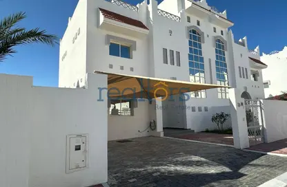 مجمع سكني - 3 غرف نوم - 4 حمامات للايجار في شارع وادي الشاهينيا - عين خالد - الدوحة