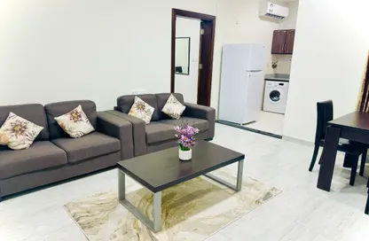 Apartment - 1 Bedroom - 2 Bathrooms for rent in Umm Ghwailina Comm - Umm Ghuwalina - Umm Ghuwailina - Doha
