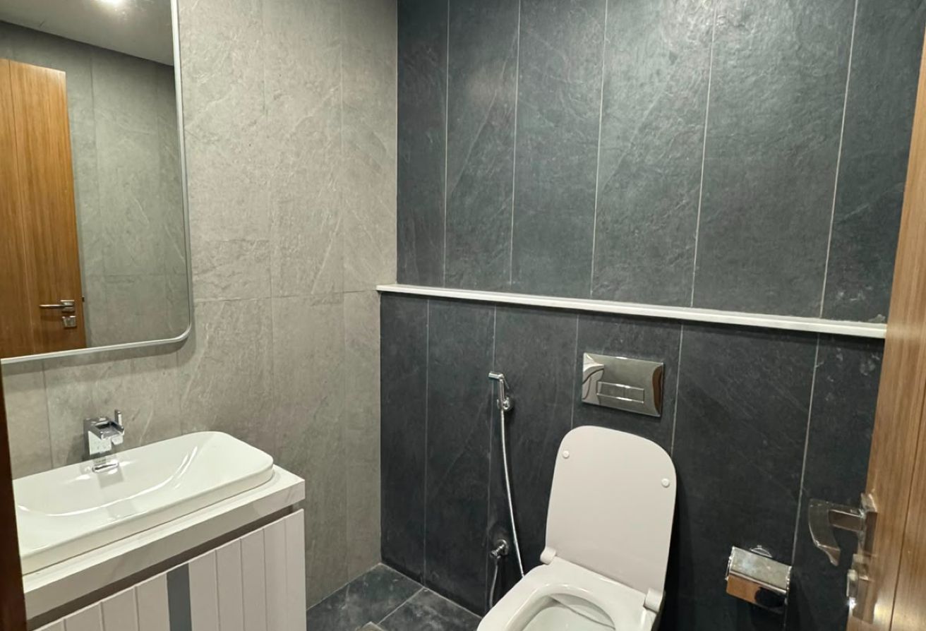 2bhk FF front of Vendom mall 1060k only pay down.. thumbnail 7