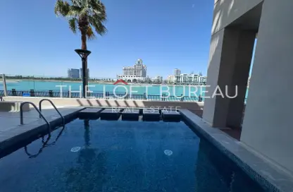 فيلا - 5 غرف نوم - 6 حمامات للايجار في ابراج باي - منطقة الأبراج - جزيرة اللؤلؤة - الدوحة