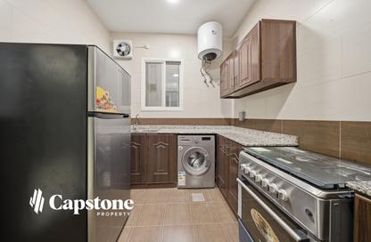 Apartment - 2 Bedrooms - 2 Bathrooms for rent in Bin Dirham 1 - Al Mansoura - Doha