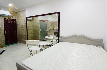 Apartment - Studio - 1 Bathroom for rent in Umm Ghuwailina 4 - Umm Ghuwailina - Doha