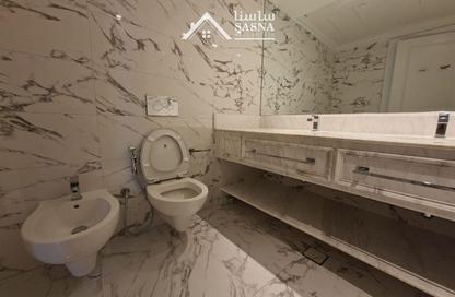 Apartment - 2 Bedrooms - 2 Bathrooms for rent in West Bay - West Bay - Doha Apartment - 2 Bedrooms - 2 Bathrooms for rent in West Bay - West Bay - Doha