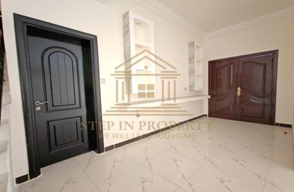 Villa - 5 Bedrooms - 4 Bathrooms for rent in Umm Al Seneem Street - Ain Khaled - Doha
