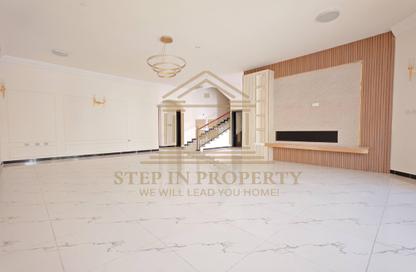 Villa - 5 Bedrooms - 4 Bathrooms for rent in Umm Al Seneem Street - Ain Khaled - Doha