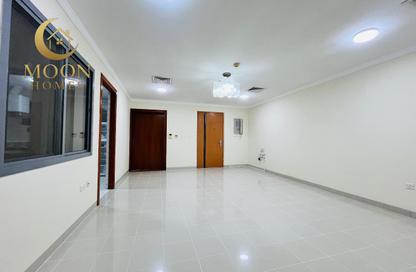 Apartment - 3 Bedrooms - 2 Bathrooms for rent in Umm Ghwailina Comm - Umm Ghuwalina - Umm Ghuwailina - Doha