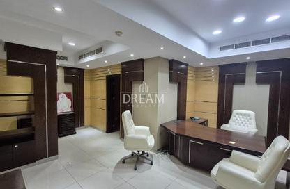 Whole Building - Studio - 6 Bathrooms for rent in B-Ring Road - Doha