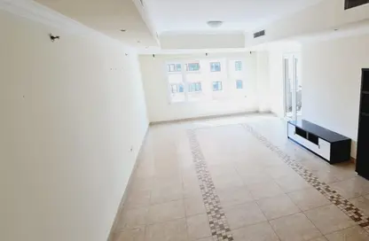 شقة - 2 غرف نوم - 3 حمامات للايجار في برج 10 - بورتو أرابيا - جزيرة اللؤلؤة - الدوحة