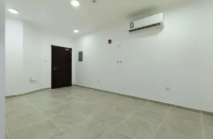 شقة - 2 غرف نوم - 2 حمامات للايجار في 43 المطار القديم - طريق المطار القديم - الدوحة