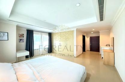 Apartment - 2 Bedrooms - 3 Bathrooms for sale in West Porto Drive - Porto Arabia - The Pearl Island - Doha