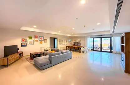 Apartment - 2 Bedrooms - 3 Bathrooms for sale in West Porto Drive - Porto Arabia - The Pearl Island - Doha