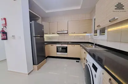 شقة - 2 غرف نوم - 2 حمامات للايجار في شارع النصر - النصر - الدوحة