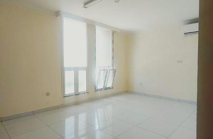 Villa - Studio - 1 Bathroom for rent in Al Duhail - Doha