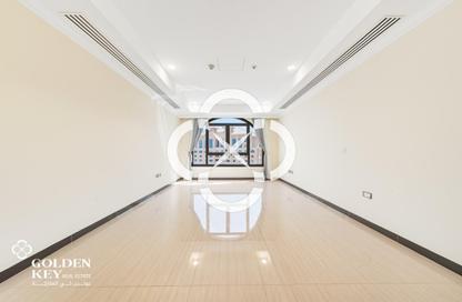 Apartment - 2 Bedrooms - 3 Bathrooms for rent in West Porto Drive - Porto Arabia - The Pearl Island - Doha