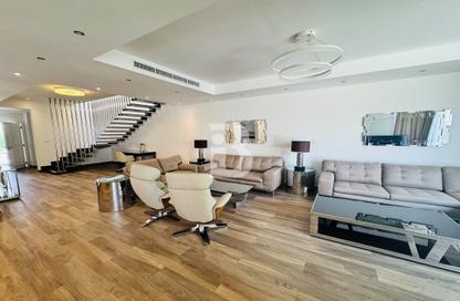 Compound - 5 Bedrooms - 6 Bathrooms for rent in Les Maisons Blanches - Lusail