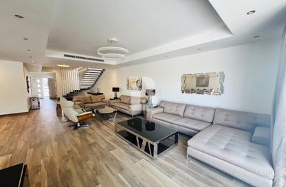 Compound - 5 Bedrooms - 6 Bathrooms for rent in Les Maisons Blanches - Lusail