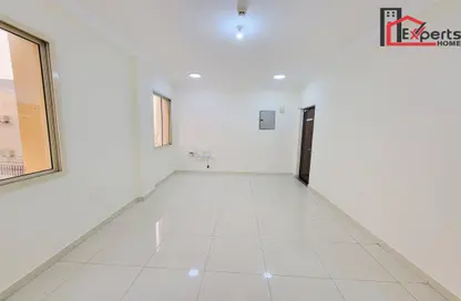 Apartment - 2 Bedrooms - 2 Bathrooms for rent in Umm Ghwailina Comm - Umm Ghuwalina - Umm Ghuwailina - Doha
