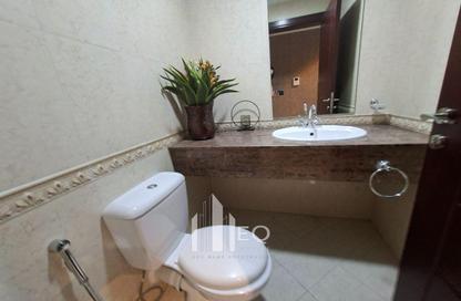 Apartment - 2 Bedrooms - 2 Bathrooms for rent in West Porto Drive - Porto Arabia - The Pearl Island - Doha