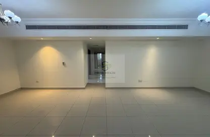 Apartment - 3 Bedrooms - 3 Bathrooms for rent in Bin Dirham 1 - Al Mansoura - Doha