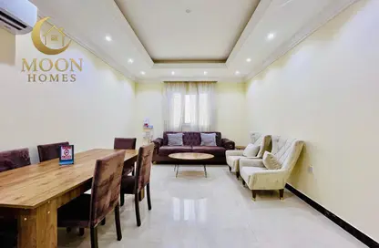 Apartment - 2 Bedrooms - 2 Bathrooms for rent in Umm Ghwailina Comm - Umm Ghuwalina - Umm Ghuwailina - Doha