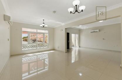Villa - 5 Bedrooms - 5 Bathrooms for rent in Muraikh - AlMuraikh - Doha