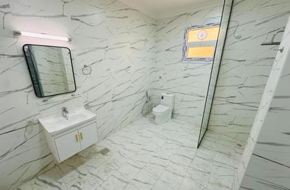 Apartment - 3 Bedrooms - 2 Bathrooms for rent in Hakeem Bin Hazam Street - Mughalina - Doha