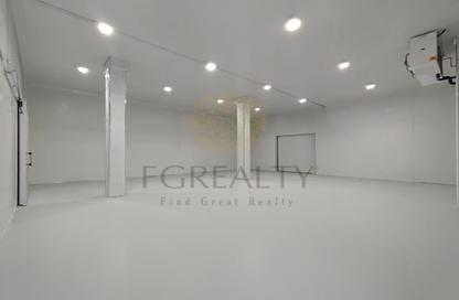 Warehouse - Studio - 5 Bathrooms for rent in New Salata - Salata - Doha